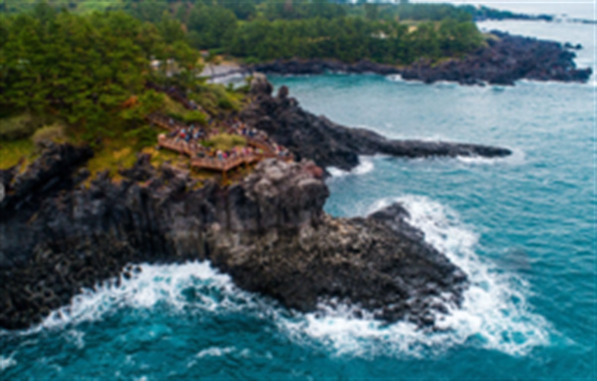 Daepo Jusangjeolli Cliff
